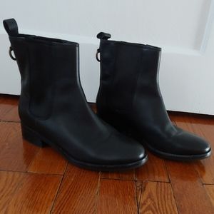 Cole haan Chelsea booties in size 7 Nike air